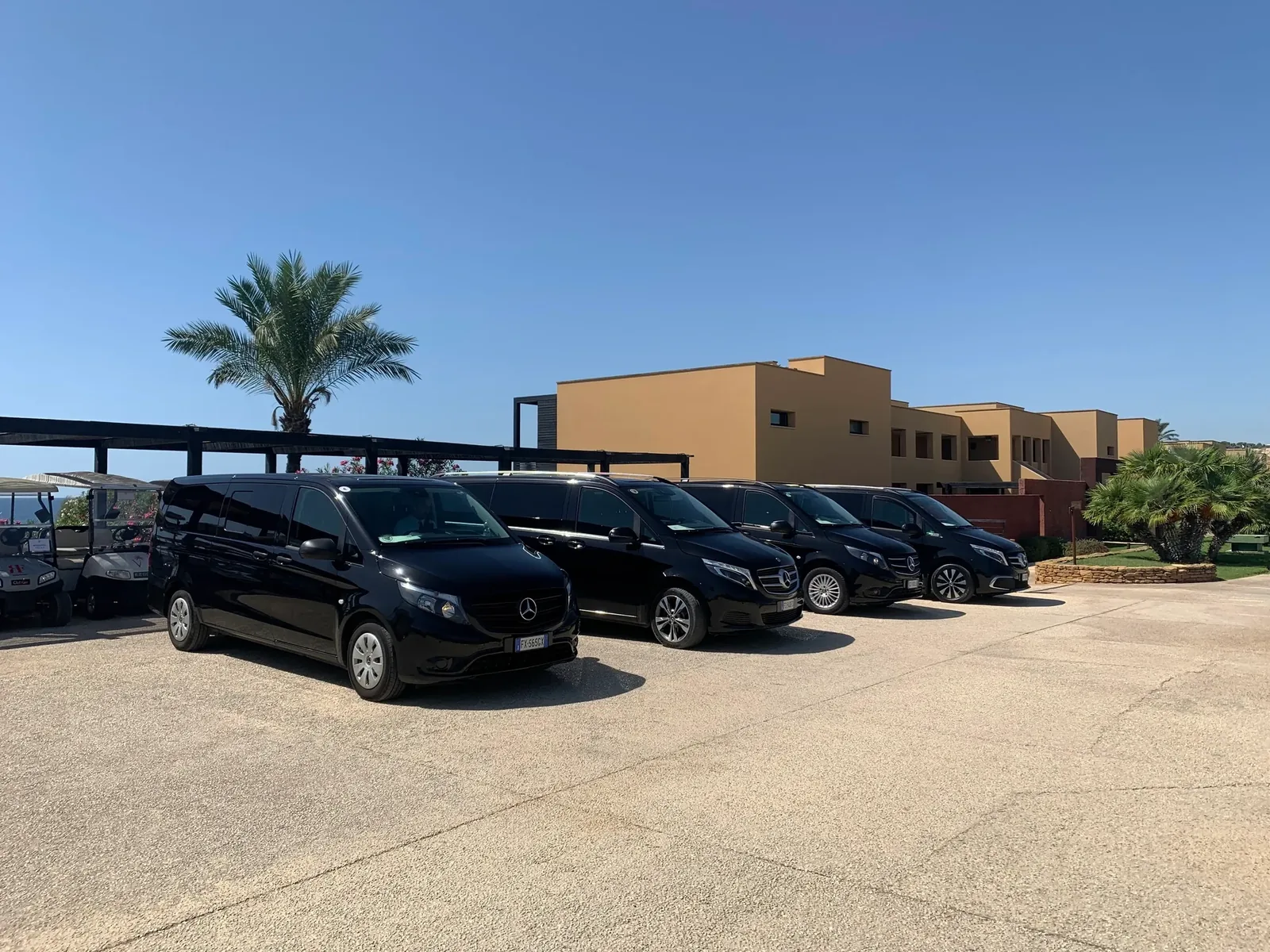 NCC eventi luxury resort, fleet Mercedes V-Class allineati
