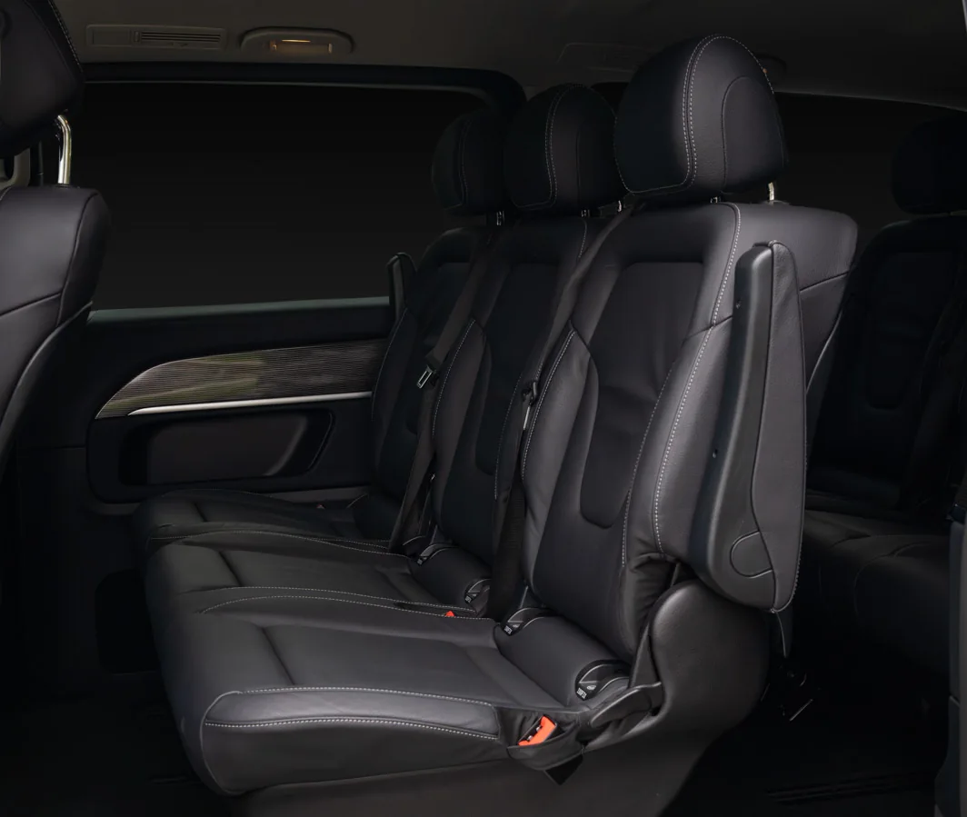 Mercedes Classe S nera, frontale ravvicinato Mercedes Classe S nera, frontale ravvicinato