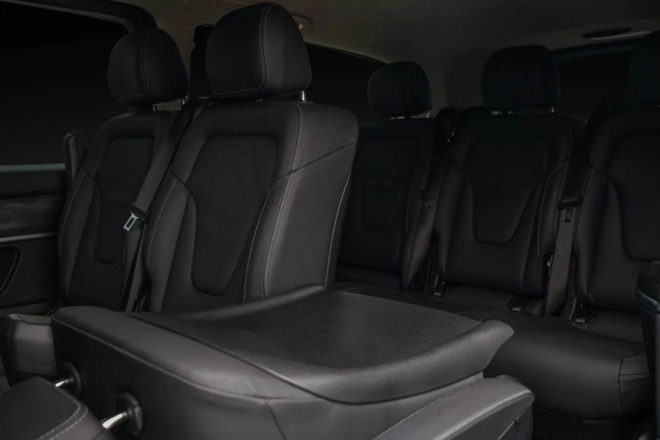 Mercedes Classe S nera in profilo completo Mercedes Classe S nera in profilo completo
