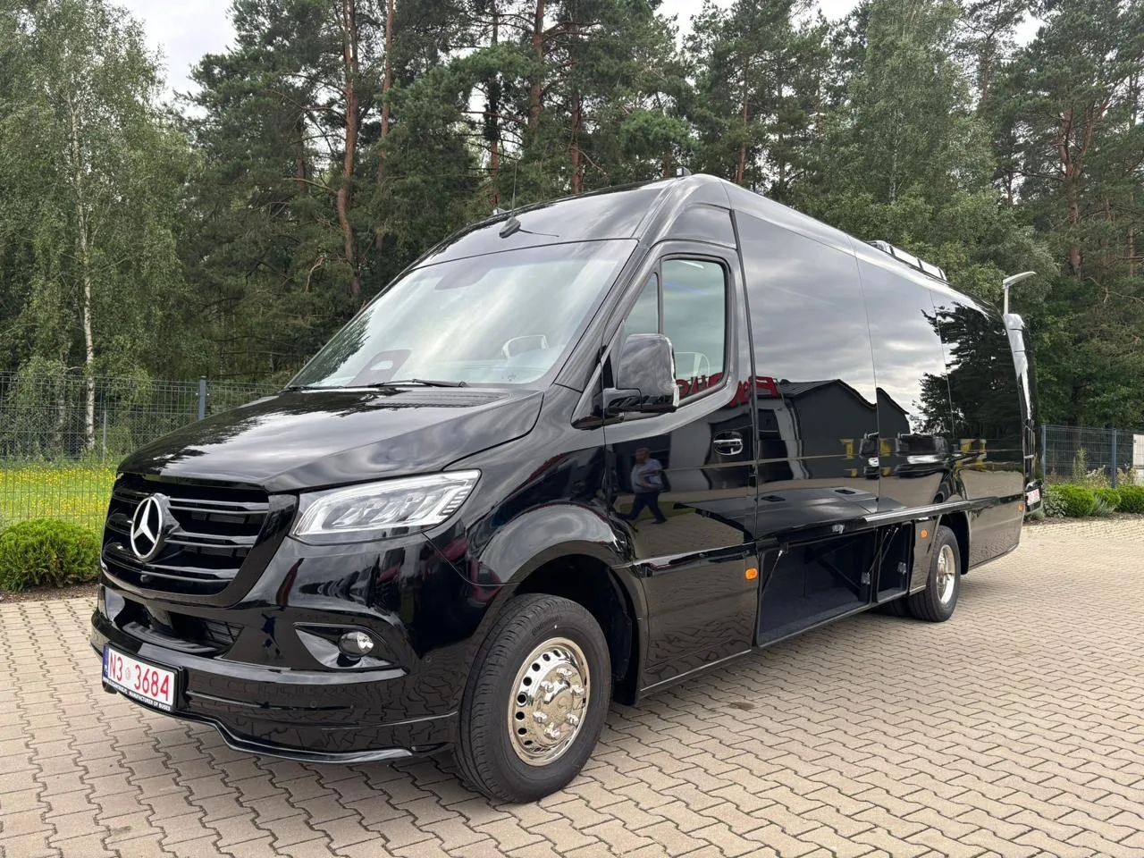 Minibus Mercedes Sprinter luxury nero, frontale Minibus Mercedes Sprinter luxury nero, frontale